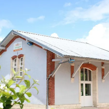 Grand Familial Avec Piscine Chauffee, Proche Foret Des Colettes Et Activites De Plein Air - Fr-1-489-477 Louroux-de-Bouble